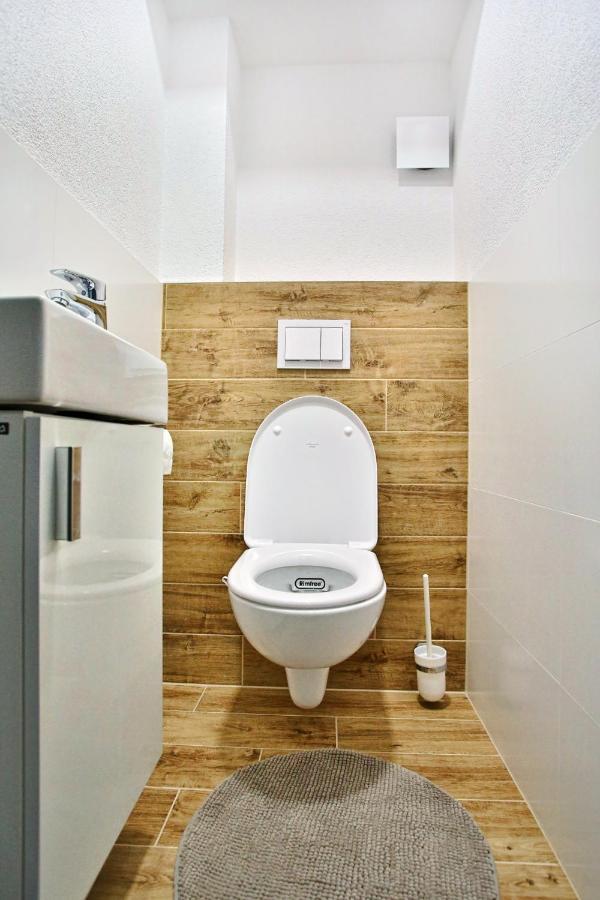 Apartmany Za Rohom Lipótszentmiklós Kültér fotó
