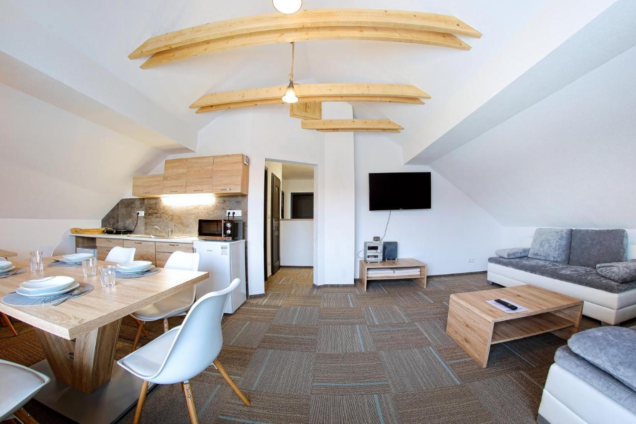 Apartmany Za Rohom Lipótszentmiklós Kültér fotó