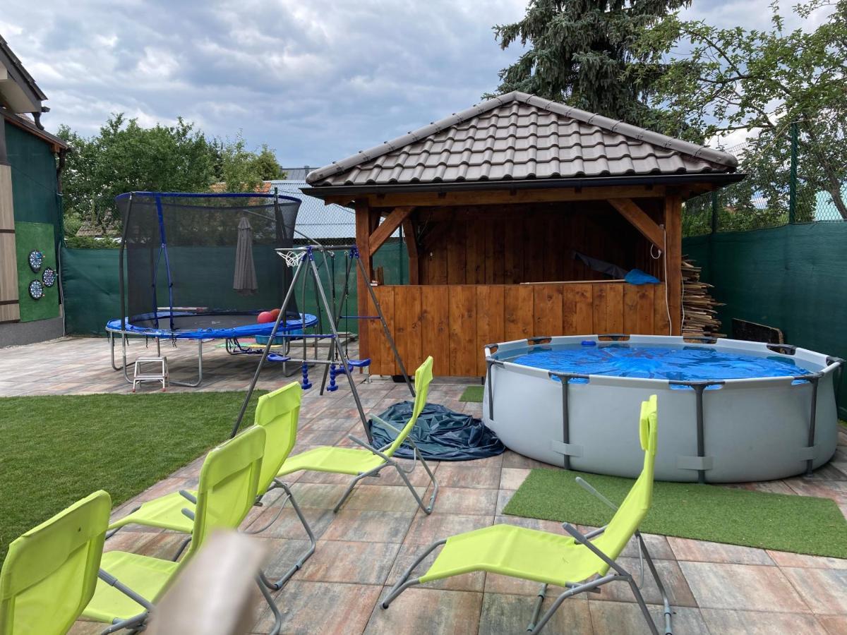 Apartmany Za Rohom Lipótszentmiklós Kültér fotó