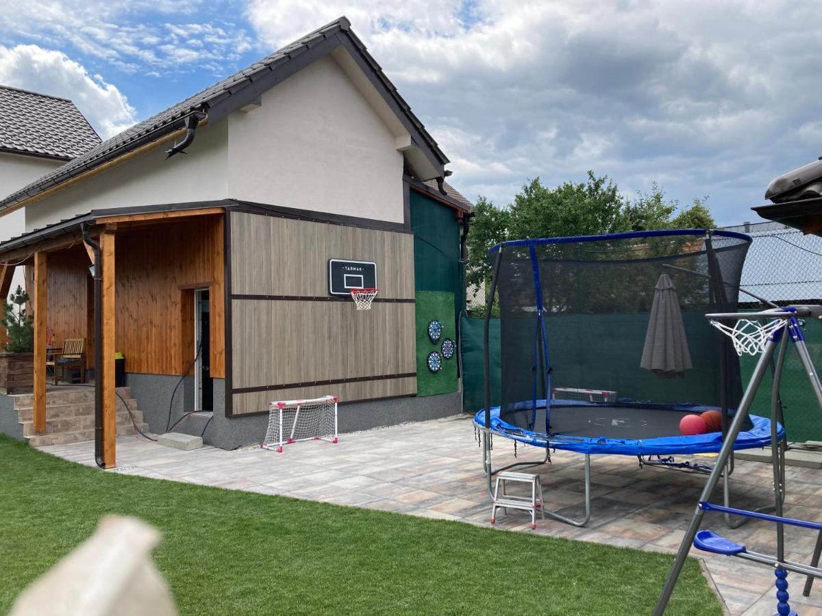 Apartmany Za Rohom Lipótszentmiklós Kültér fotó