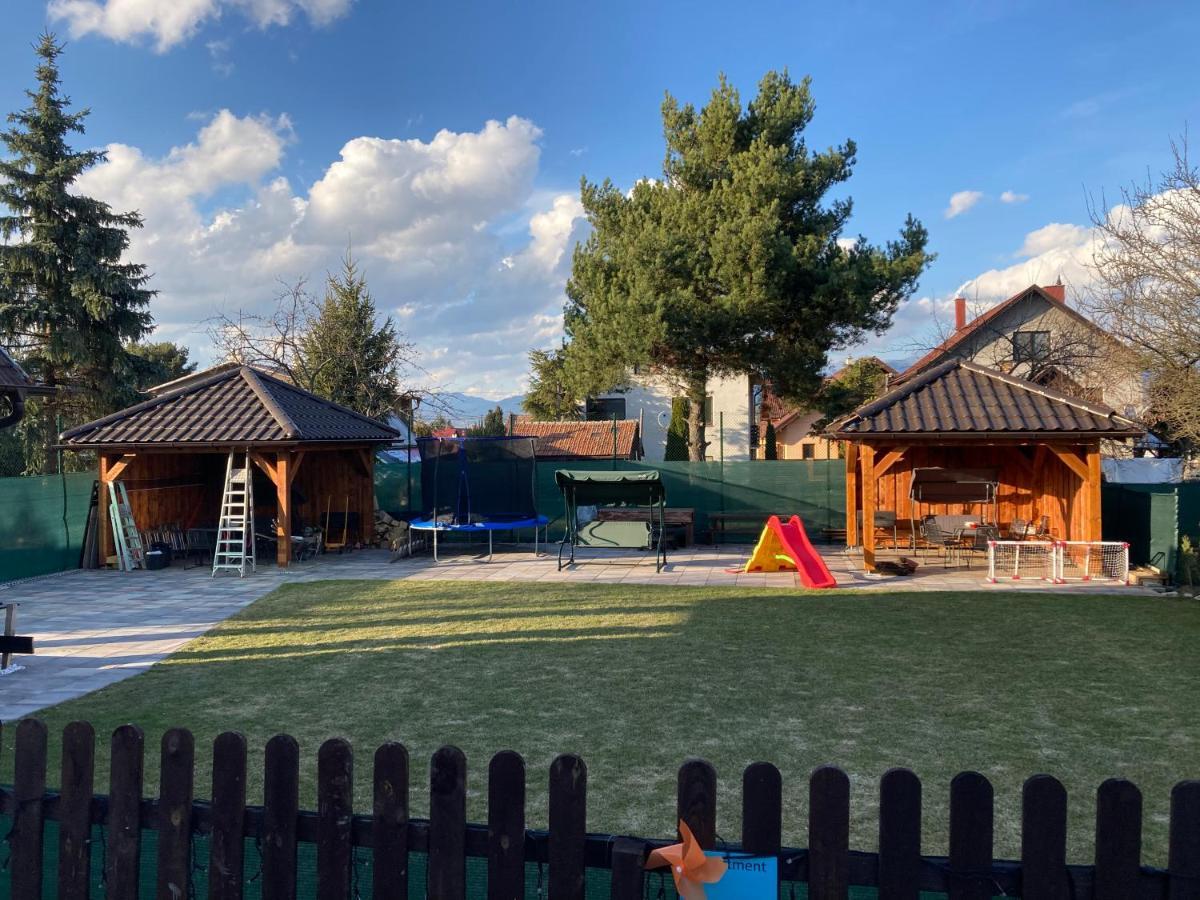 Apartmany Za Rohom Lipótszentmiklós Kültér fotó